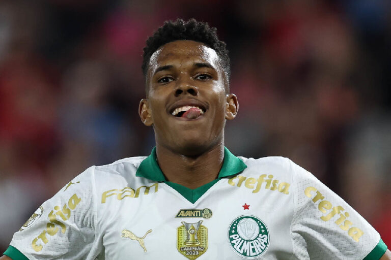 Palmeiras vence Athletico-PR com Estevão como nome do jogo
