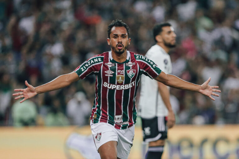 Fluminense larga na frente do Galo em confronto brasileiro da Libertadores