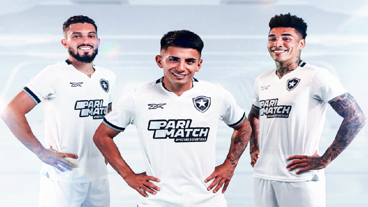 Botafogo lança nova camisa toda branca com a Reebok