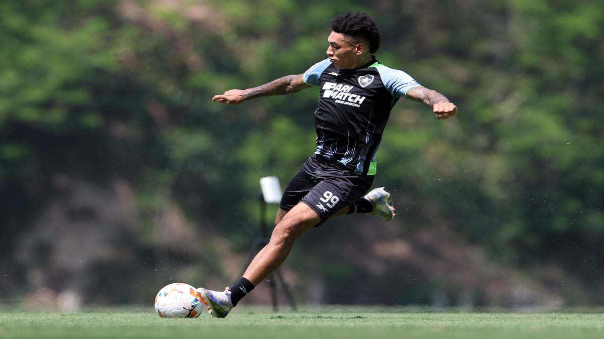 Igor Jesus sai de provável reserva para convocado à seleção