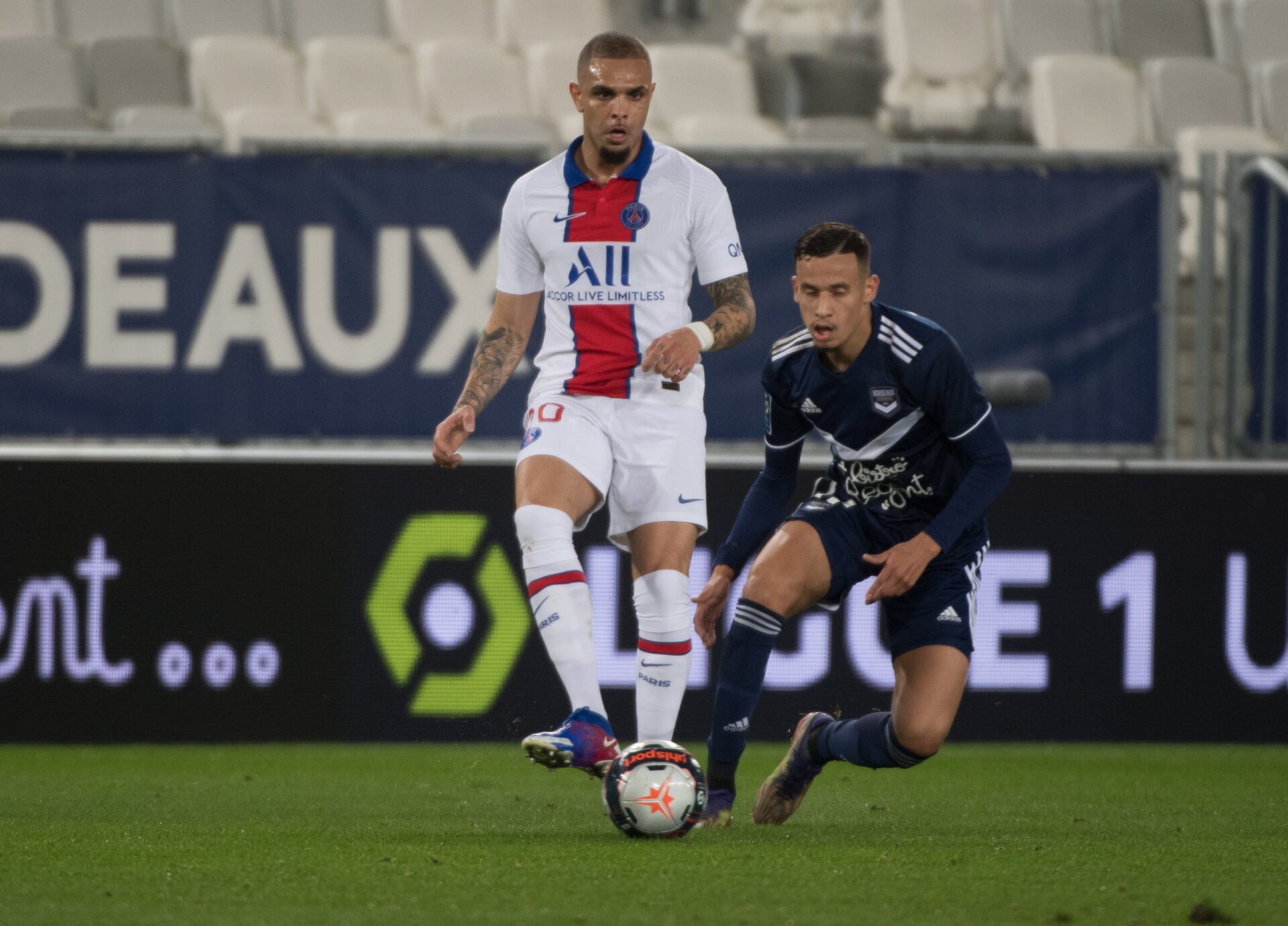 Kurzawa em partida pelo PSG contra o Bordeaux em março de 2021- Caroline Blumberg/EFE