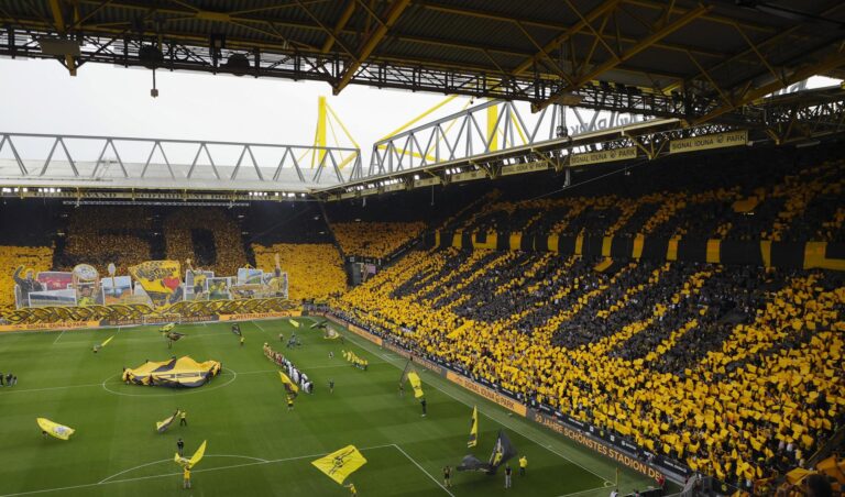 Borussia Dortmund perde em casa e se complica na Bundesliga