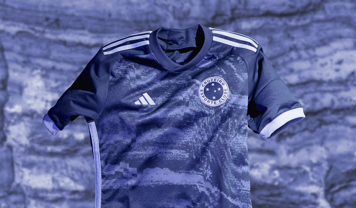 Cruzeiro apresenta nova terceira camisa para 2024