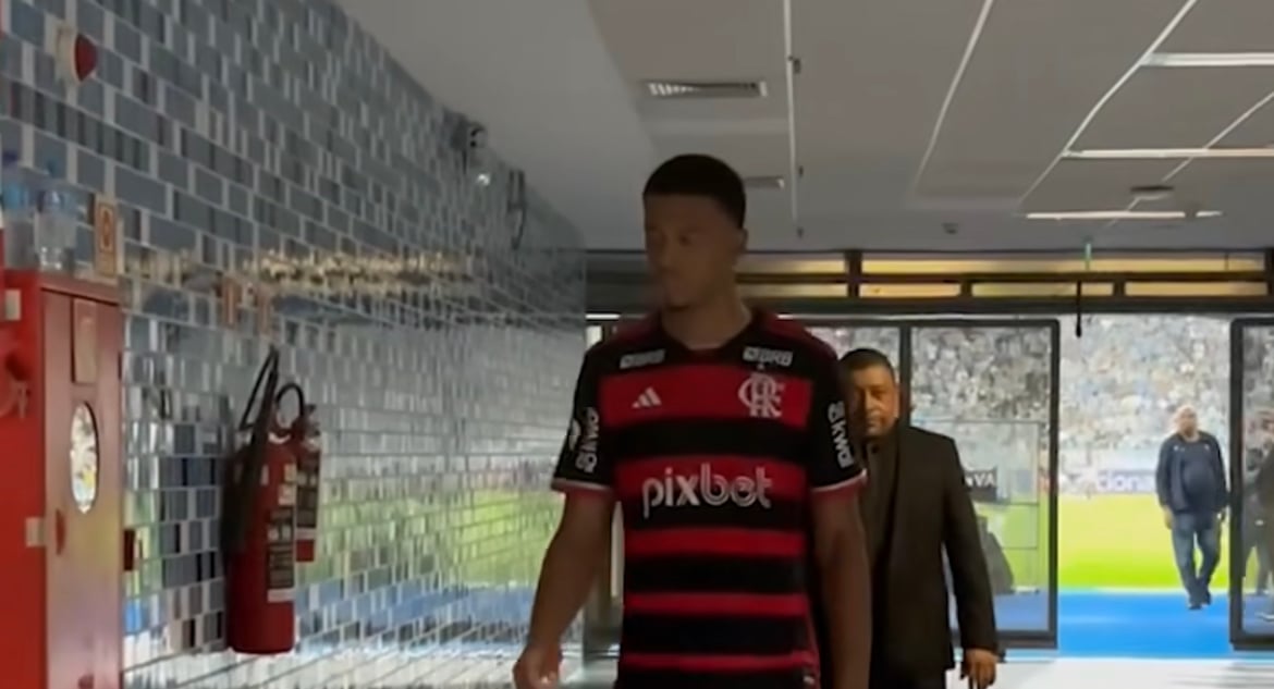 Flamengo denuncia racismo contra Carlinhos na Arena do Grêmio