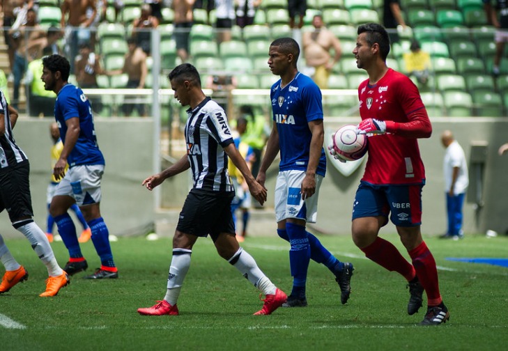 Fábio x Atlético-MG: relembre momentos marcantes do duelo