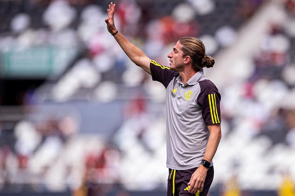 Filipe Luís como técnico do sub-20 - Paula Reis/Flamengo