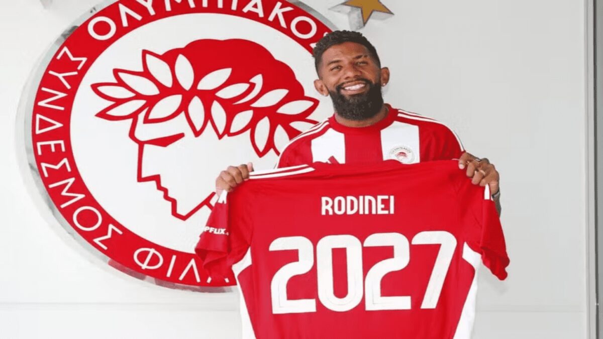 Rodinei renova seu contrato com o Olympiacos até 2027