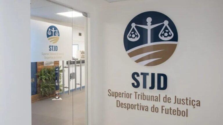 STJD reverteu suspensões de Palmeiras e São Paulo por multas