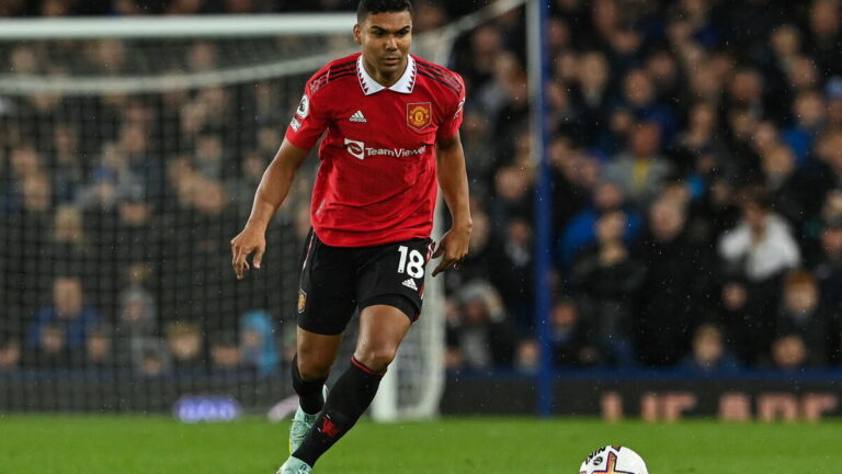 Casemiro é muito criticado após vexame do Manchester United