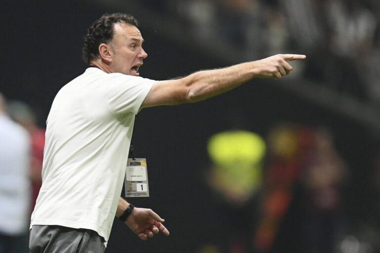 Técnico do Atlético MG diz que Messi é maior que Pelé