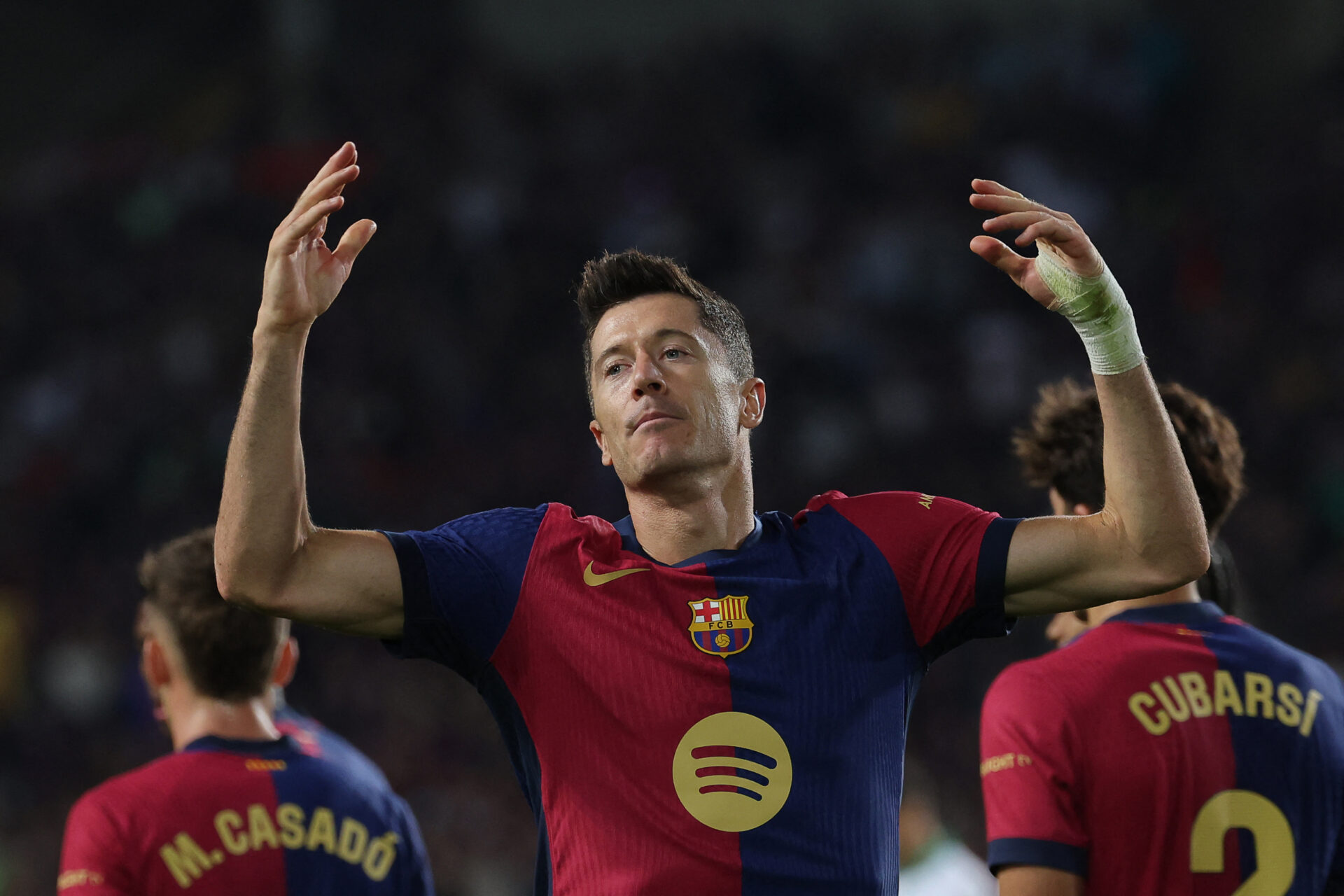 Champions: Barcelona goleia o Young Boys com 2 de Lewandowski