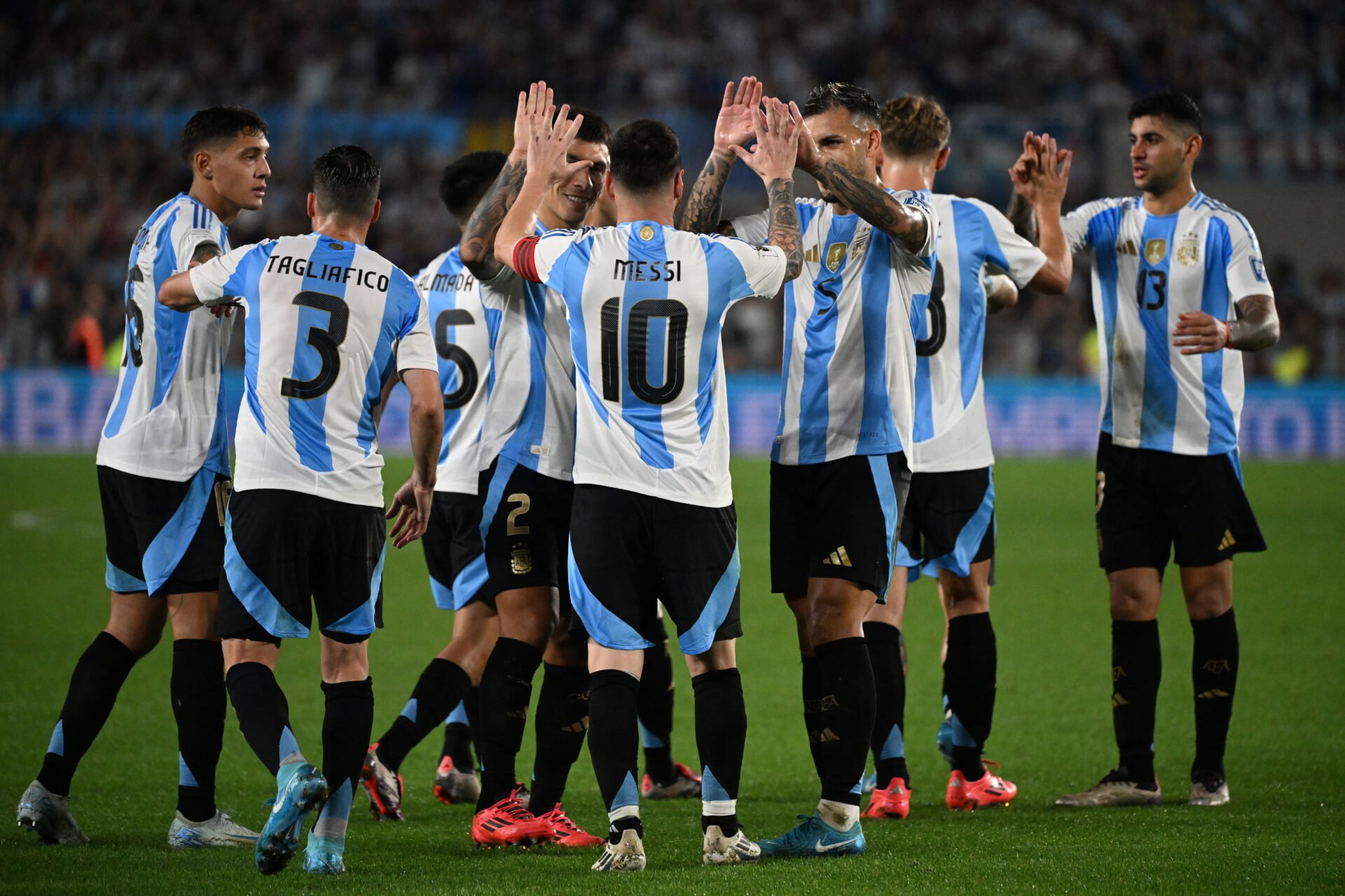 Messi brilha e comanda goleada da Argentina contra a Bolívia nas Eliminatórias