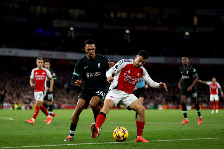 Liverpool busca empate contra Arsenal, mas perde liderança para o City
