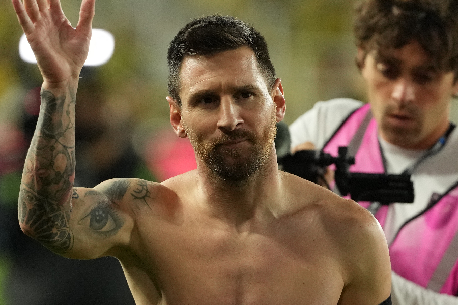 Messi conquista 45º taça na carreira e sobra no ranking de títulos