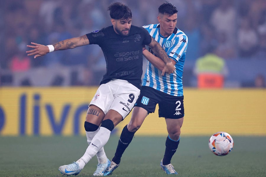 Racing x Corinthians, Sul-Americana 2024, El Cilindro, fogos estádio - Juan Ignacio Roncoroni/EFE