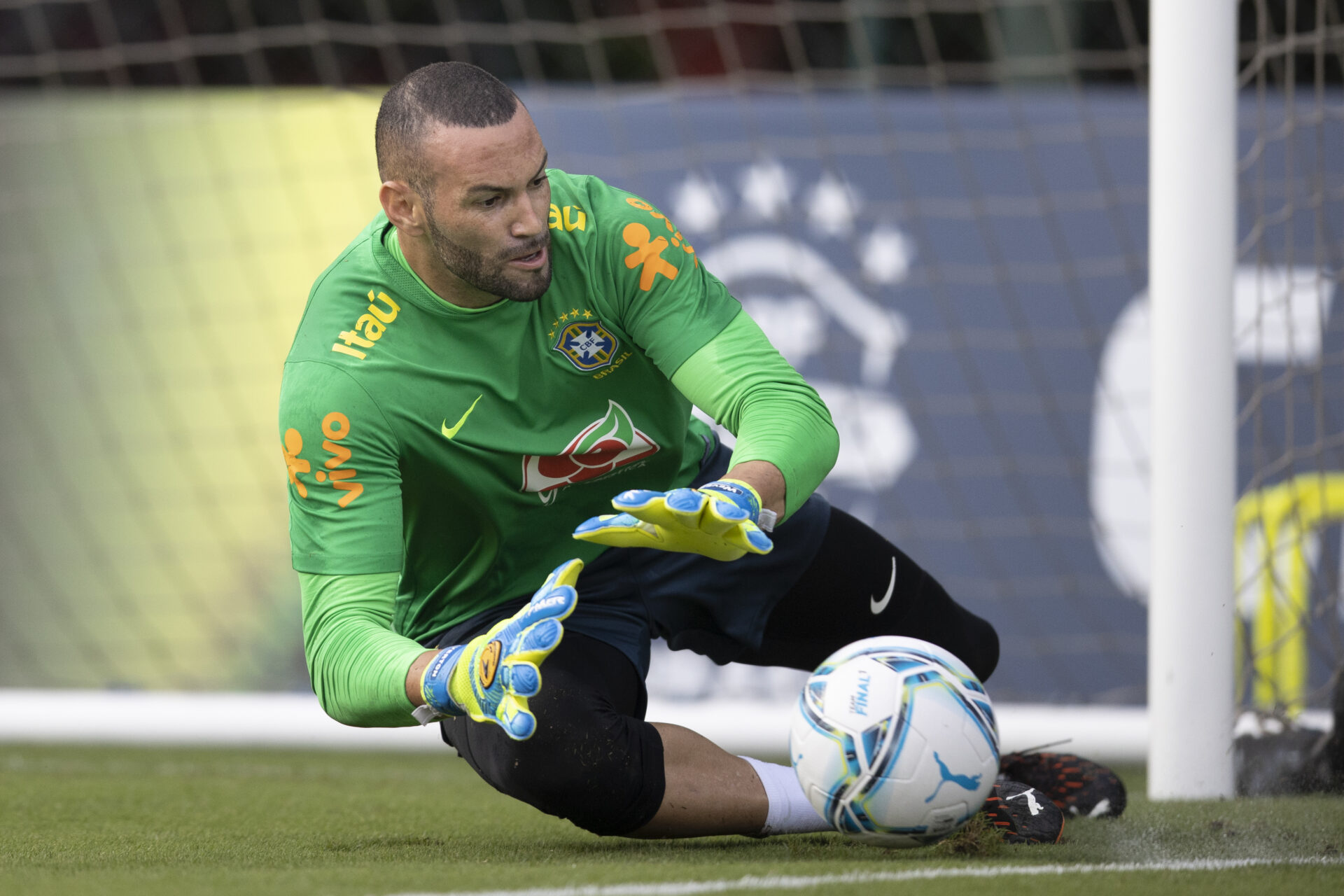 Weverton é convocado e substitui Alisson na seleção brasileira