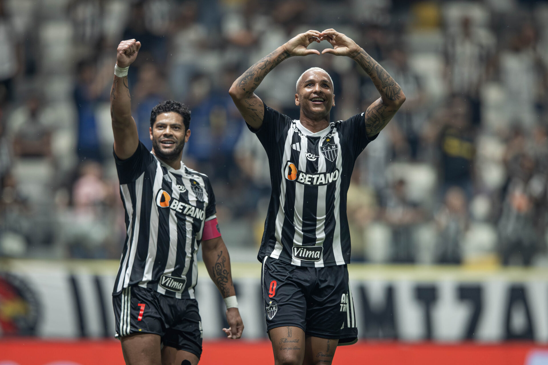 Atlético Mineiro vence o Grêmio em jogo atrasado do Brasileirão