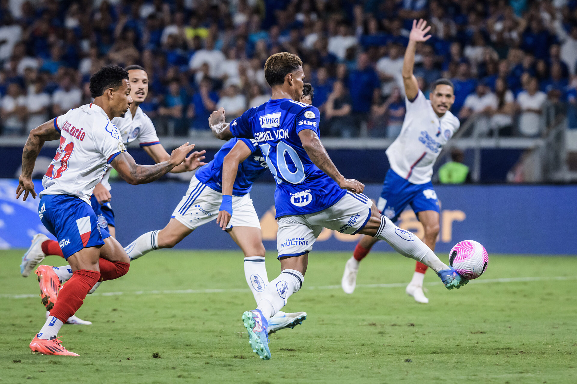 Cruzeiro e Bahia empatem em confronto direto de G-6