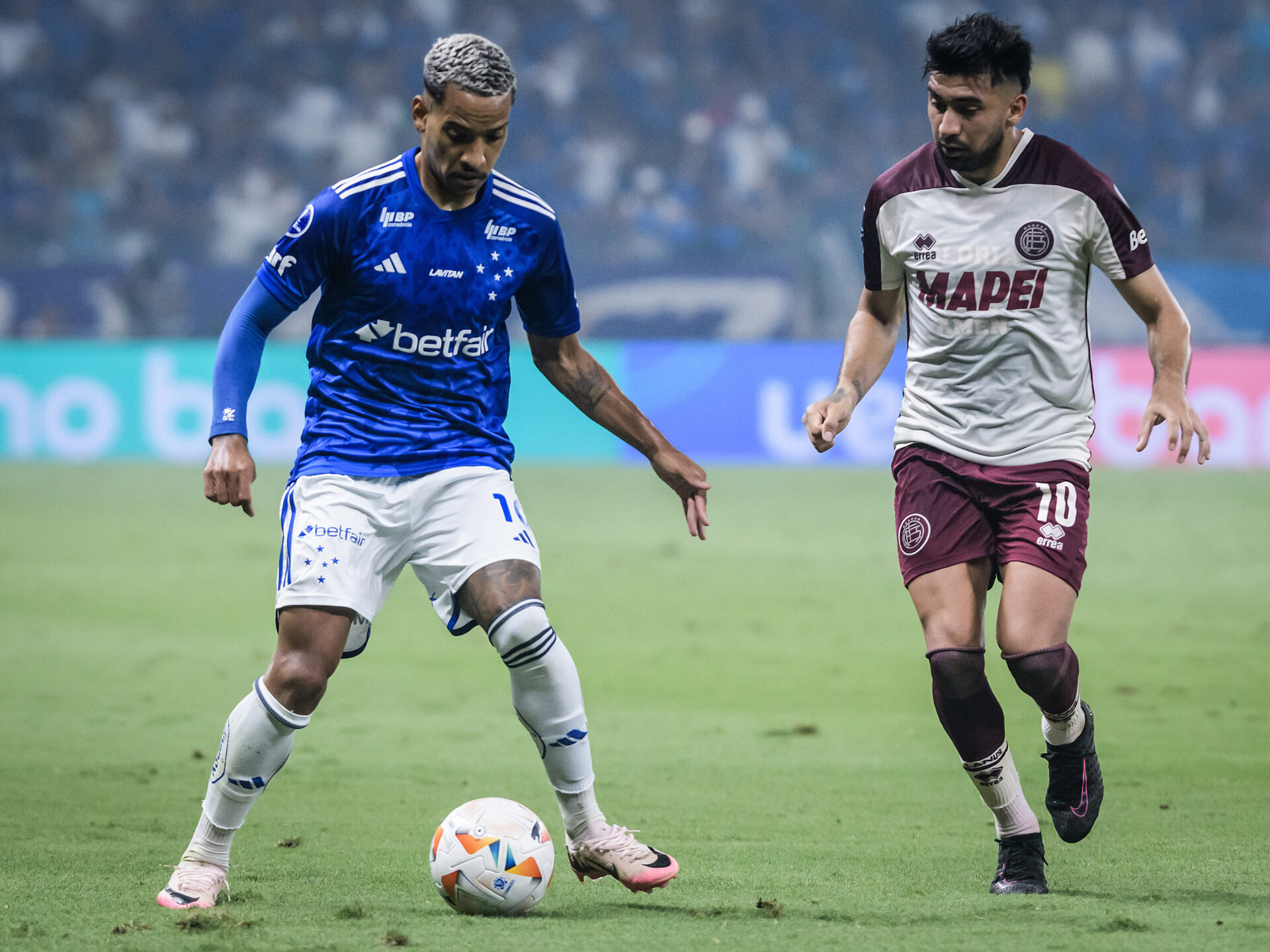 Cruzeiro empata com Lanús e decidirá classificação fora de casa