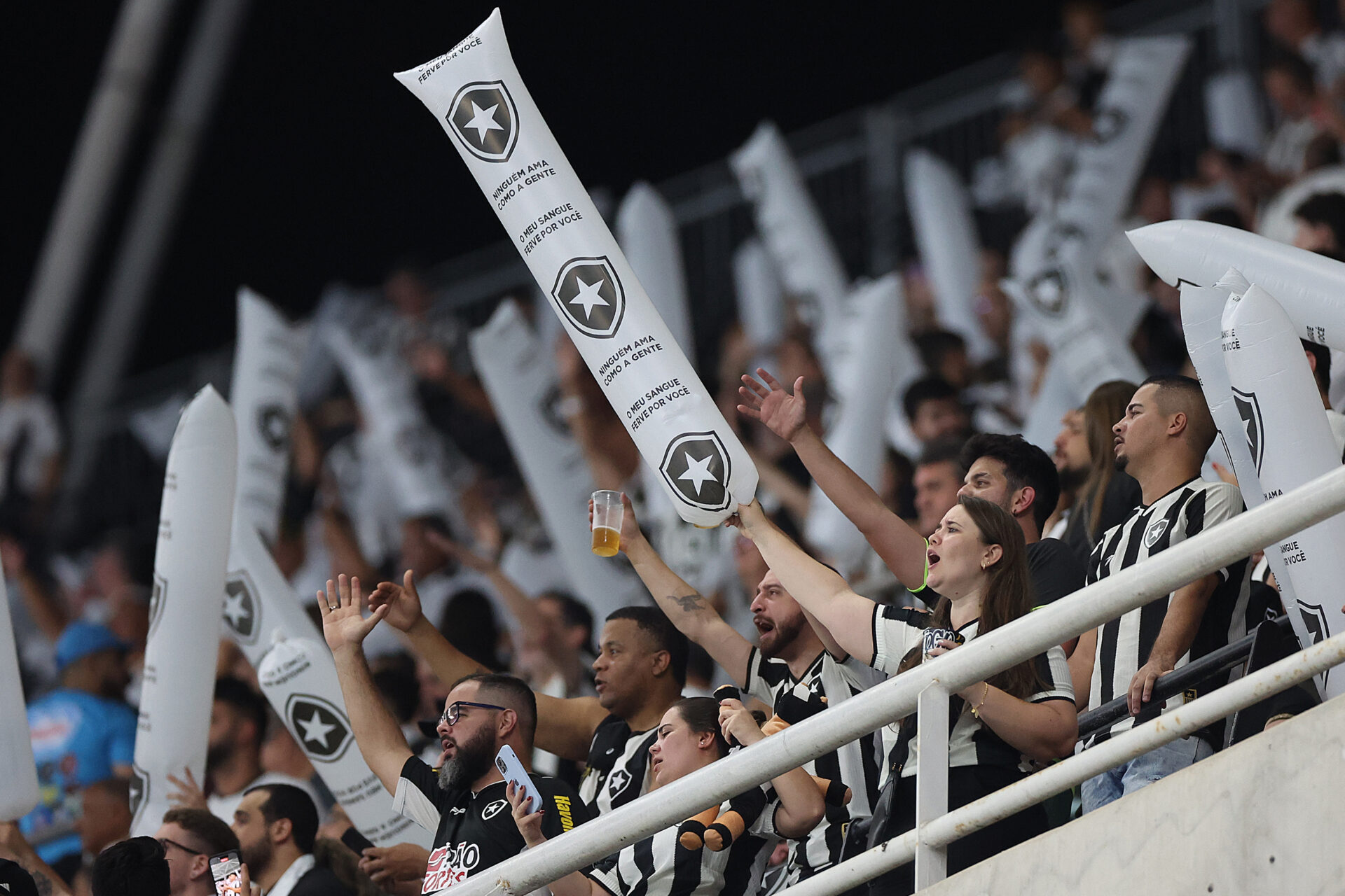 Ministério do Uruguai barra torcida visitante do Botafogo contra Peñarol