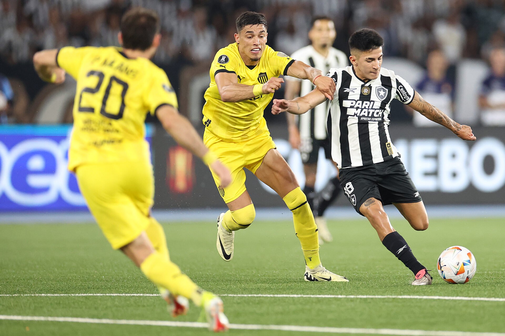 Peñarol se posiciona sobre o conflito com torcedores do Botafogo