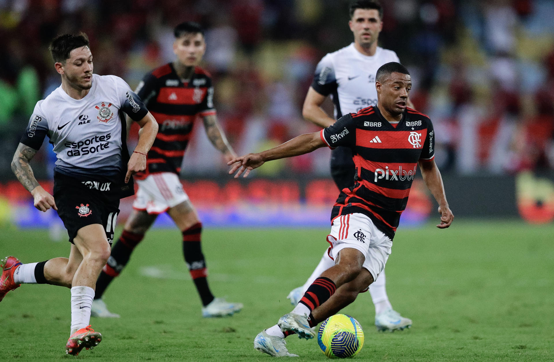 Flamengo sufoca o Corinthians e larga na frente na Copa do Brasil