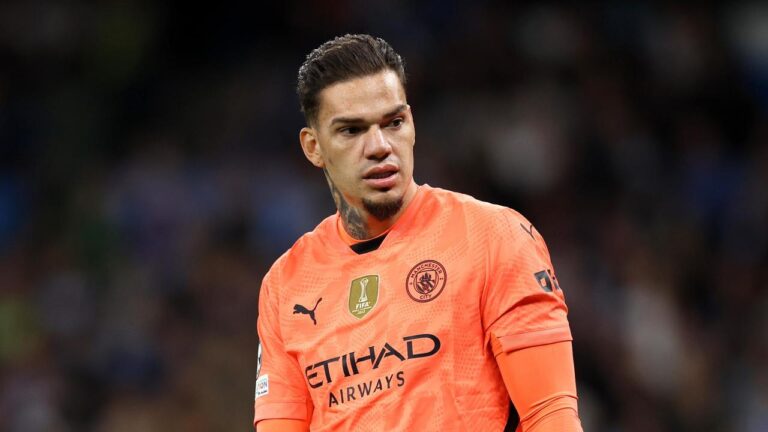 Ederson tem apoio de Guardiola após falha e promete renovar com City