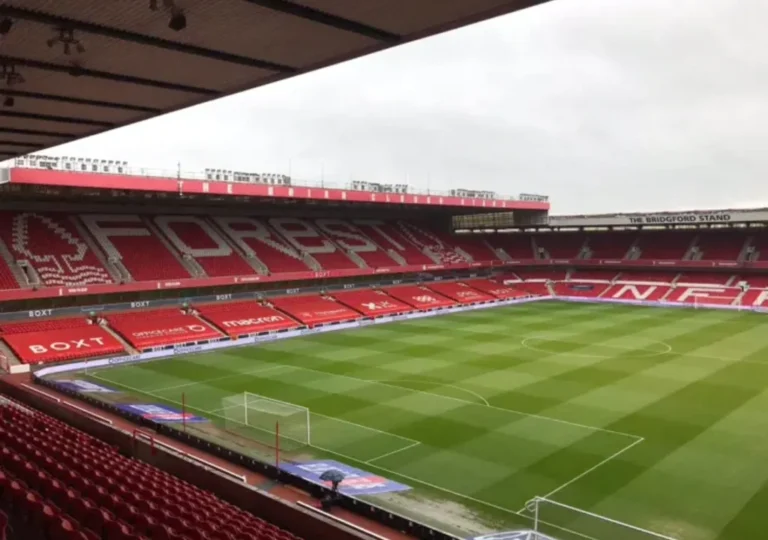 Nottingham Forest leva multa de 5 milhões por criticar o VAR