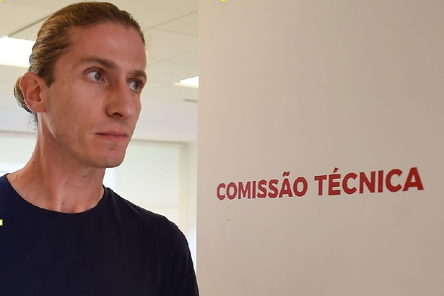 Filipe Luís ultrapassa Tite no Flamengo