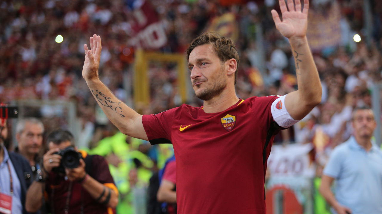 Totti, um dos maiores da Itália, cogita voltar ao futebol