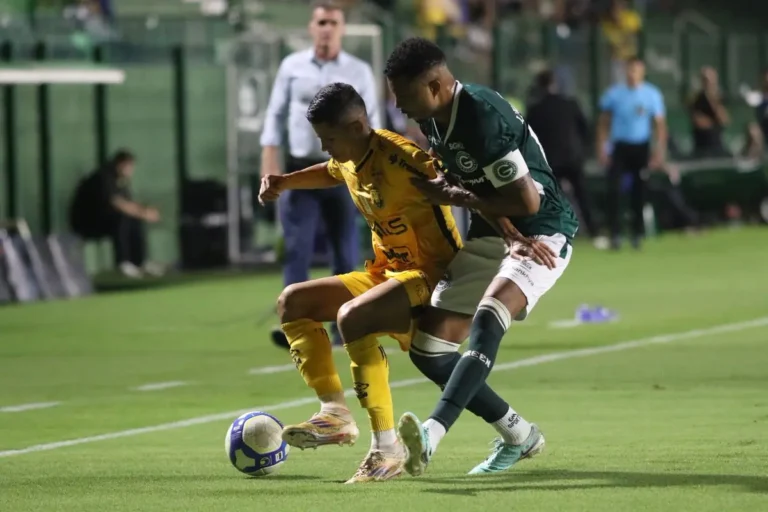 Goiás vence o Amazonas e se segura na parte de cima da tabela
