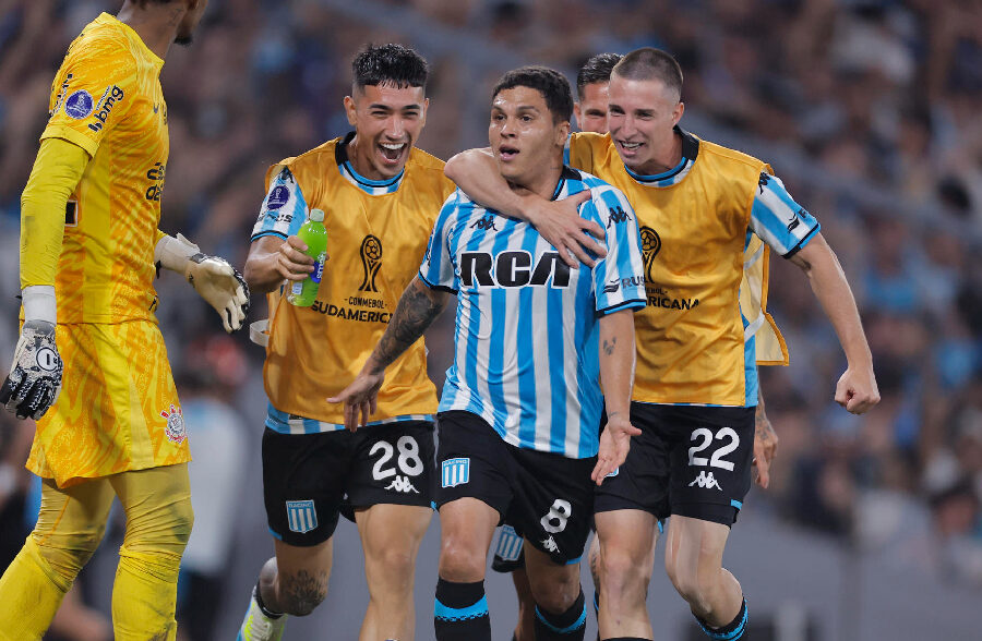 Racing x Corinthians, Sul-Americana 2024, El Cilindro, fogos estádio - Juan Ignacio Roncoroni/EFE