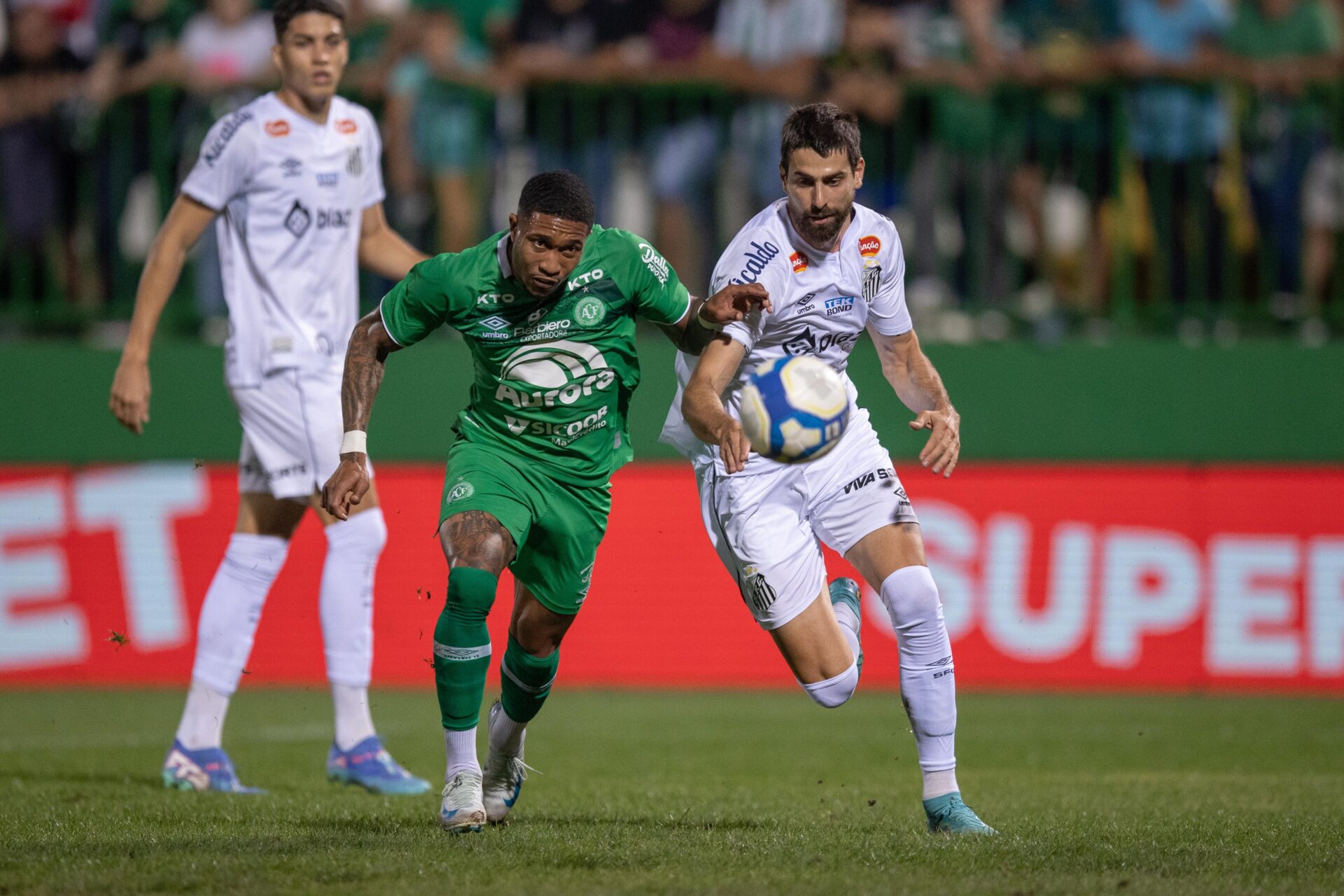 Chapecoense bateu o Santos em SC - Liamara Polli/ Agif/Gazeta Press/Brasileirão/Divulgação