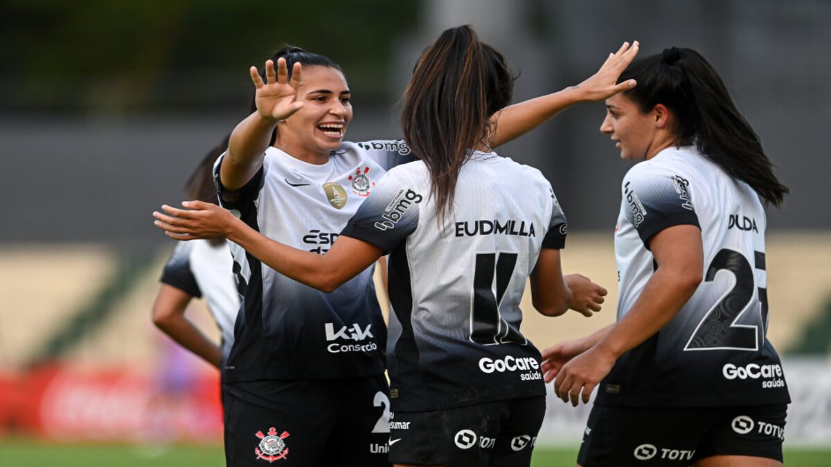 Corinthians bate o Libertad e avança na Libertadores Feminina