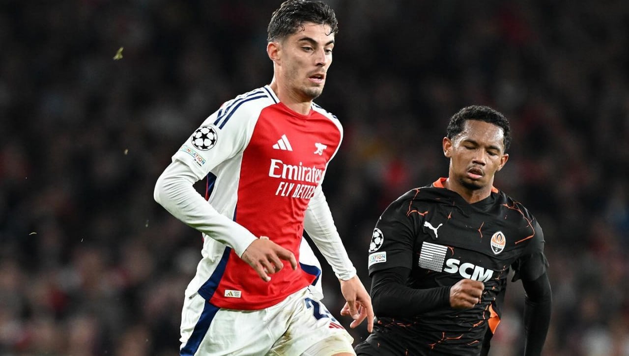 Arsenal vence o Shakhtar e sobe na tabela da Champions