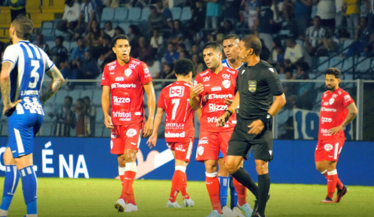 Avaí atropela o Vila Nova e time goiano se complica com acesso