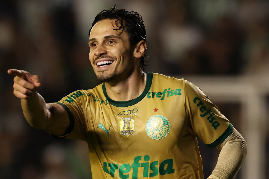 Com 3 gols de Veiga, Palmeiras vence Juventude e cola no Botafogo