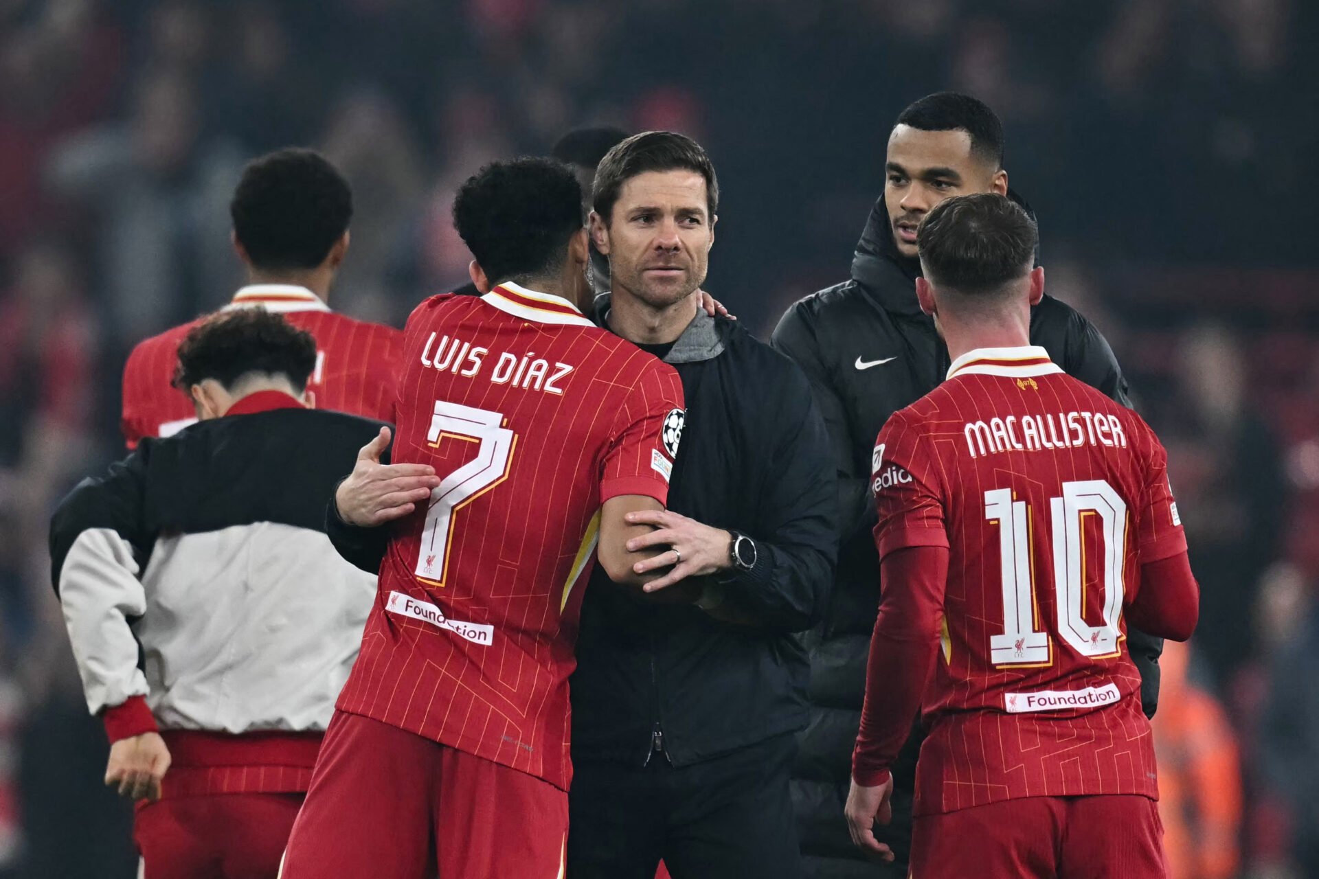 Liverpool goleia o Leverkusen e segue 100% na Champions