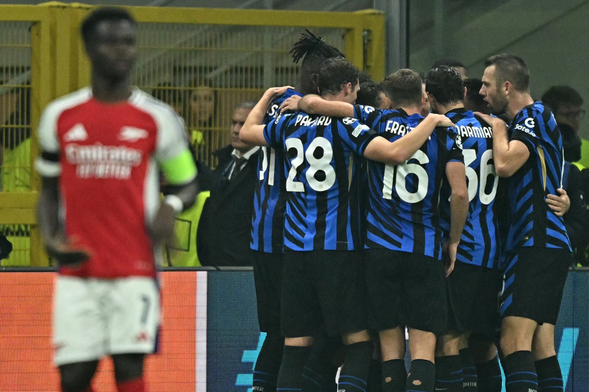 Inter vence o Arsenal e se consolida no topo da tabela