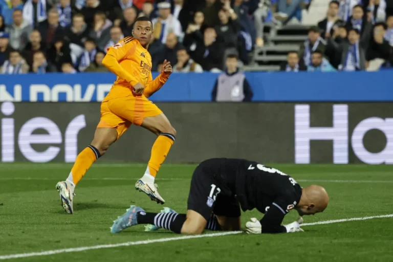 Com 26 anos, Mbappé tem números melhores que Neymar e Cristiano