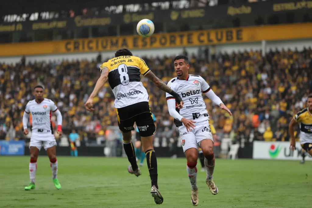 Vitória vence o Criciúma e se afasta da zona de rebaixamento