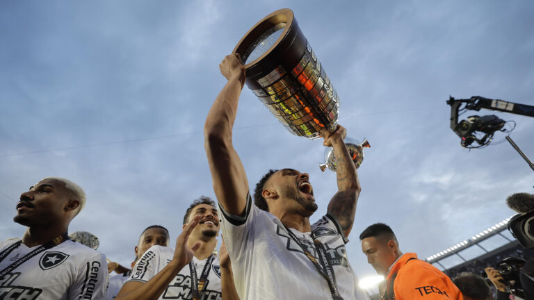 Com tri, RJ se aproxima de SP em títulos de Libertadores