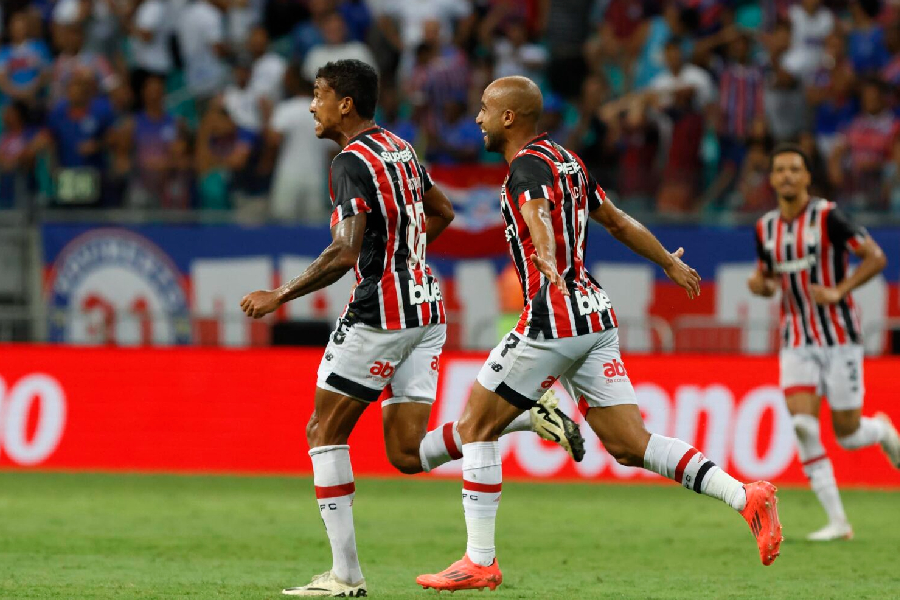 São Paulo vence o Bahia e mantém escrita de Rogério Ceni