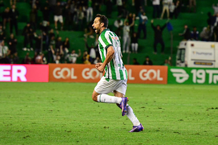 Quais são os jogadores mais velhos a marcar gol no Brasileirão