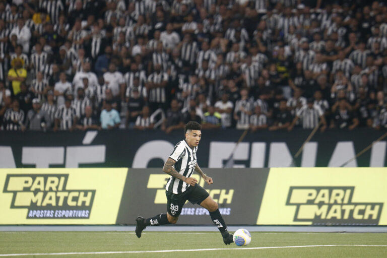 Futebol ao vivo: horários e onde assistir aos jogos de hoje (20/11/2024)