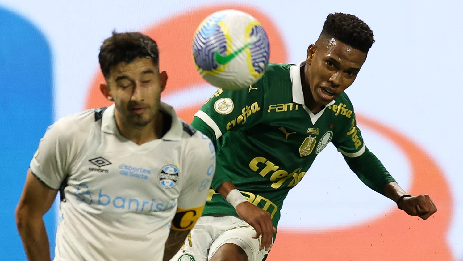 Estêvão decide, Palmeiras bate Grêmio e segue na caça ao Botafogo