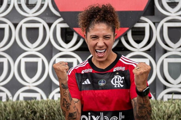 Flamengo renova contrato de atacante