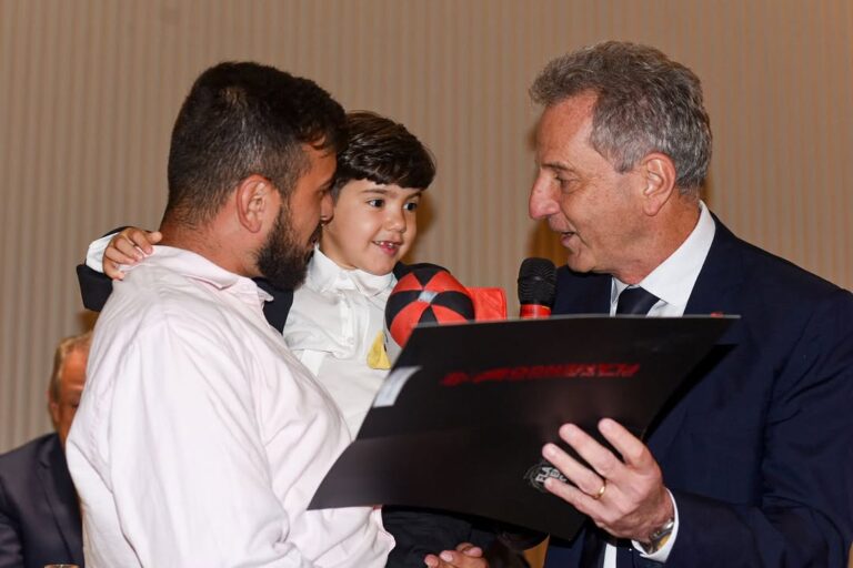Flamengo concede título de sócio honorário ao filho de Everton Ribeiro