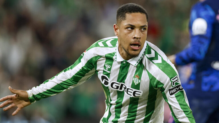 Técnico e Betis confirmam acordo entre Vitor Roque e Palmeiras