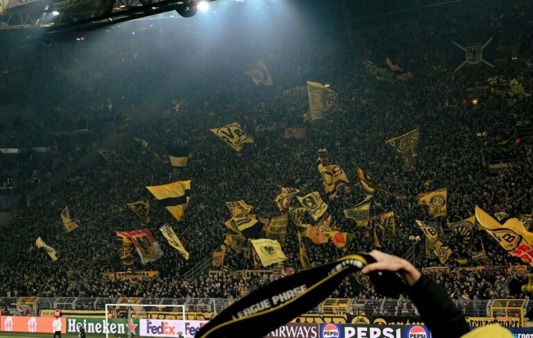 Borussia Dortmund marca no fim e vence o Sturm Graz pela Champions